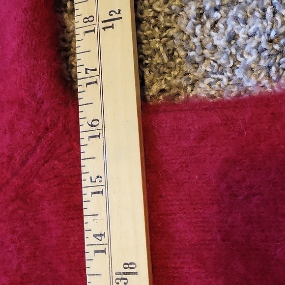 Dawson forte cashmere company sweater, Size medium in the color cranberry/red - Picture 6 of 12